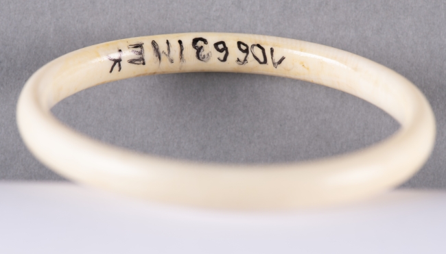 Amulet („wilczy ząb”) dla dziecka