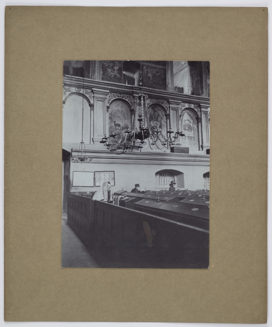 Fotografia wnętrza Starej Synagogi w Przemyślu