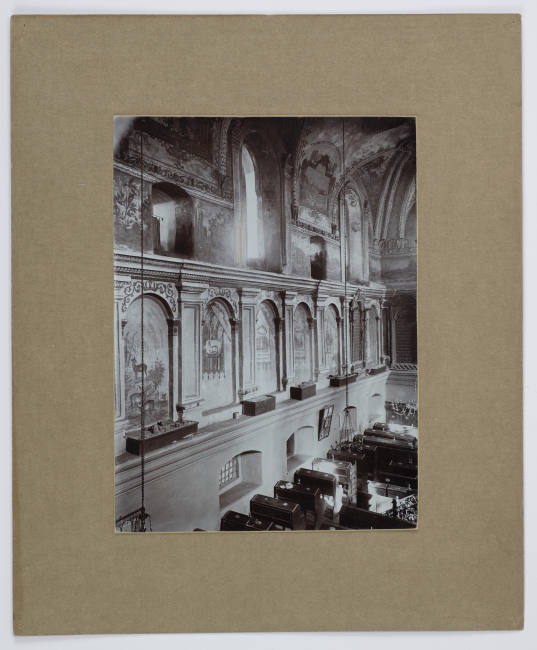 Fotografia wnętrza Starej Synagogi w Przemyślu