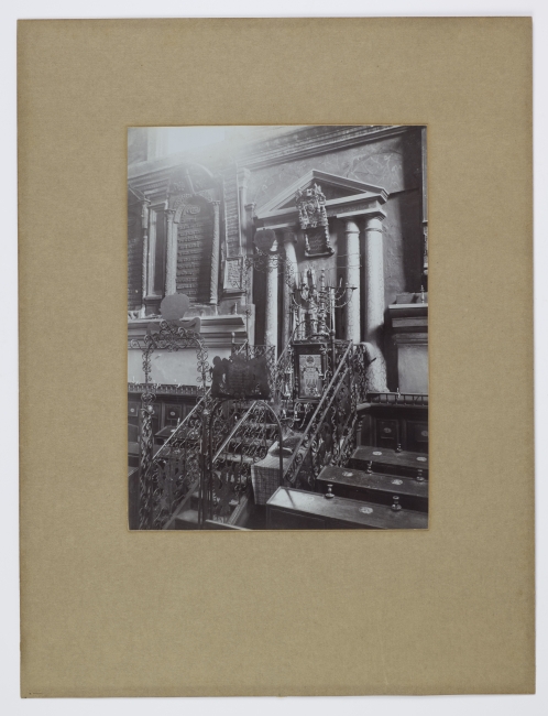 Fotografia wnętrza Starej Synagogi w Przemyślu