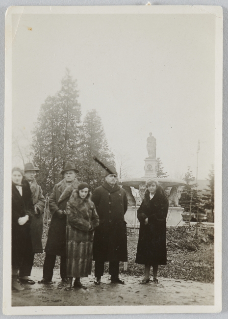 Fotografia przedstawiająca sześć osób