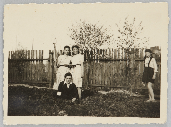 Fotografia przedstawiająca czworo Żydów