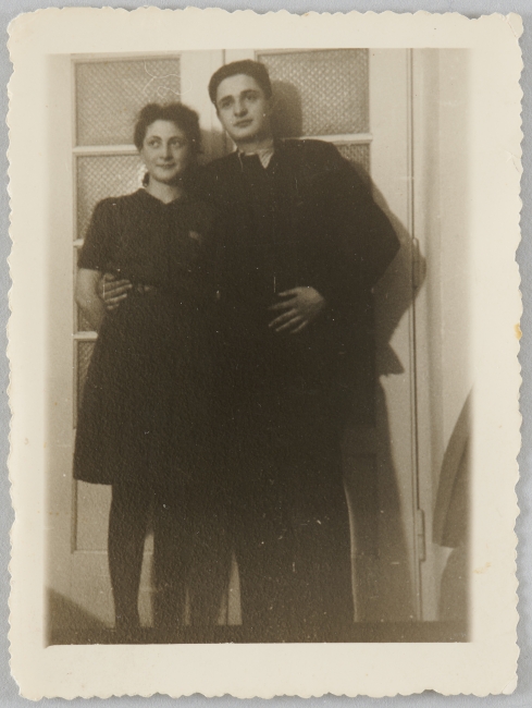 Fotografia przedstawiająca dwoje młodych ludzi