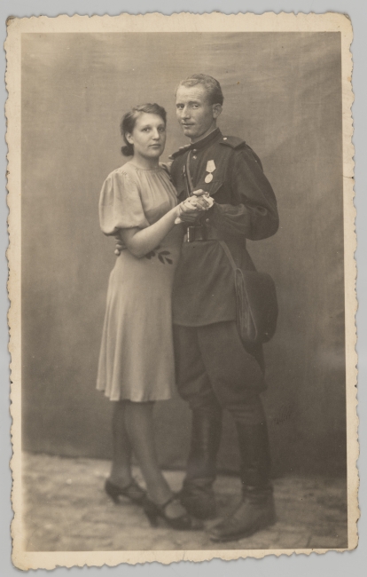 Fotografia Bumy Singera i nieznanej kobiety