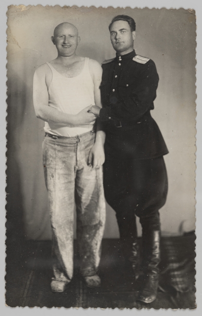 Fotografia Bumy Singera i nieznanego mężczyzny