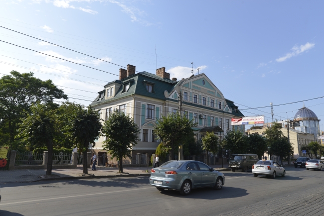 Przytułek dla starców żydowskich Azyl w Czerniowcach (wuł. Herojiw Majdanu 60)