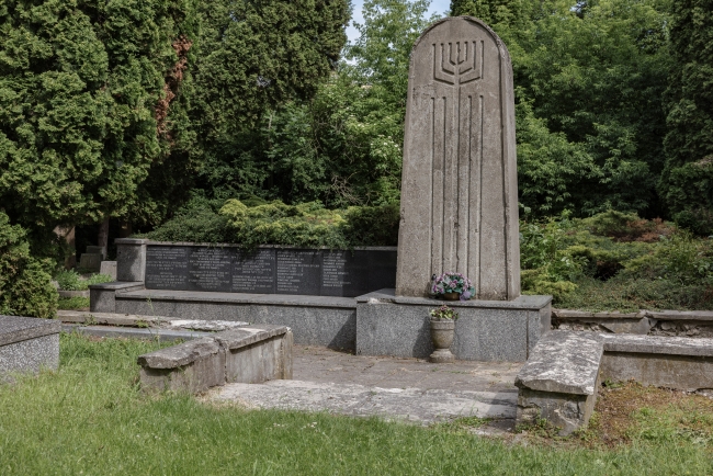 Pomnik i mogiły żydowskich żołnierzy wojska polskiego poległych w latach 1939–1944 oraz jeńców z obozu pracy przymusowej przy ul. Lipowej w Lublinie