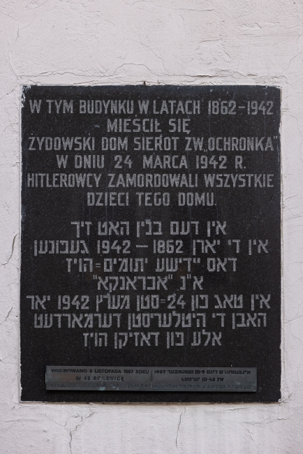 Tabllica na budynku sierocińca dla dzieci żydowskich przy ul. Grodzkiej w Lublinie
