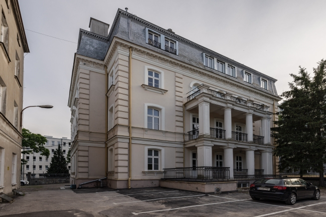 Budynek, w którym mieściła się dministracja garnizonu SS i sortownia mienia żydowskiego przy ul. Chmielnej w Lublinie