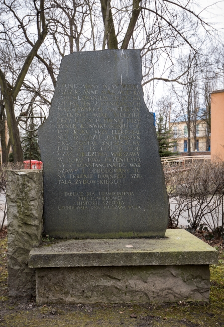 Tablica upamiętniająca Szpital Wolski na terenie dawnego Szpitala Starozakonnych na Czystem