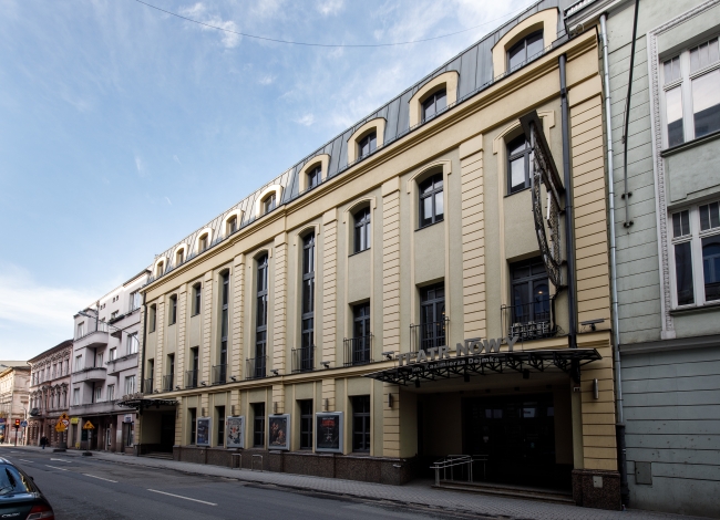Budynej Państwowego Teatru Żydowski im. Ester Rachel Kamińskiej w Łodzi działającego w latach 1950-1955. Obecnie siedziba Teatru Nowego.