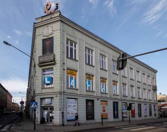 Budynej Państwowego Teatru Żydowski im. Ester Rachel Kamińskiej w Łodzi działającego w latach 1950-1955. Obecnie siedziba Teatru Nowego.