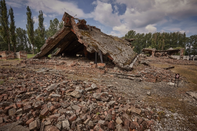 Miejsce Pamięci i Muzeum Auschwitz-Birkenau. Były niemiecki nazistowski obóz koncentracyjny i zagłady. Ruiny krematorium II